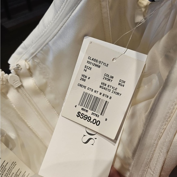 NWT DAVID’S BRIDAL Mermaid Off-The-Shoulder Crepe Wedding Dress Sz 14 - Picture 4 of 11